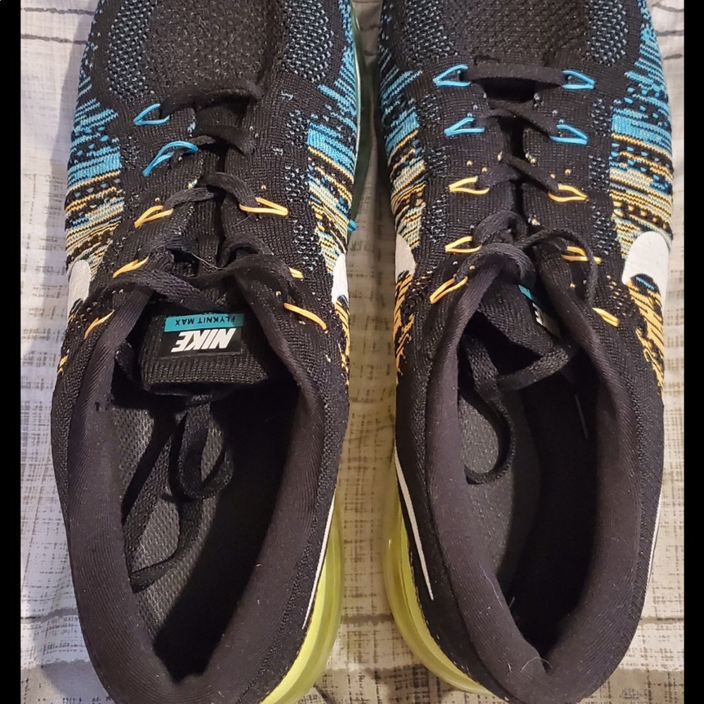 Nike - Picture 3 of 5